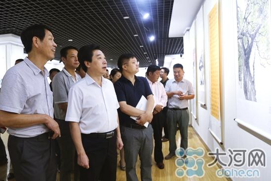 �괨���黭��Ʒ�����㱨չ����������Ļ