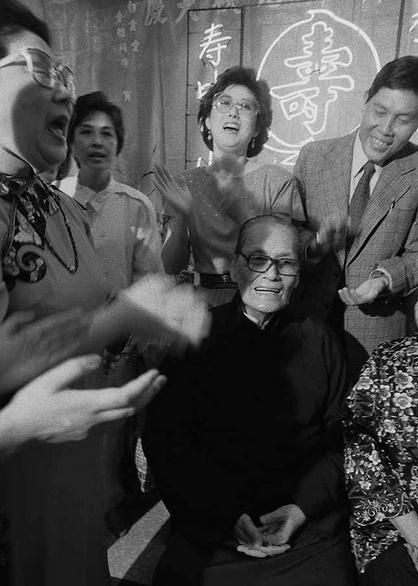 民国画家80年代珍贵留影:瞬间定格真性情
