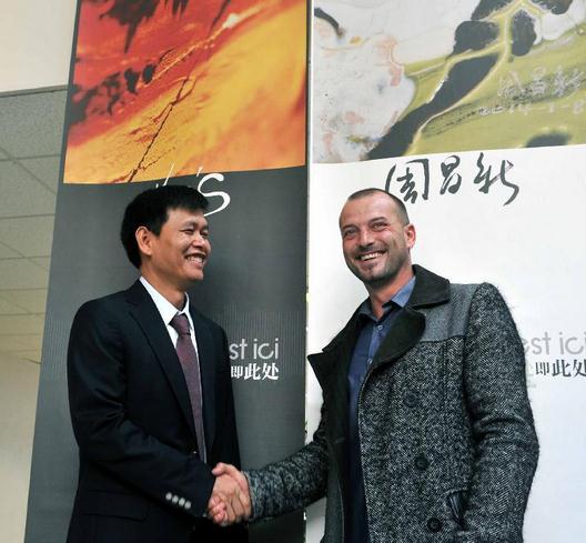 �𴦼��˴��з����ͻ�������չ���߽ݽ�Ļ