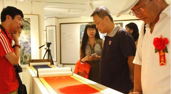 ���ٲ��������黭��չ�ھ���Ļ