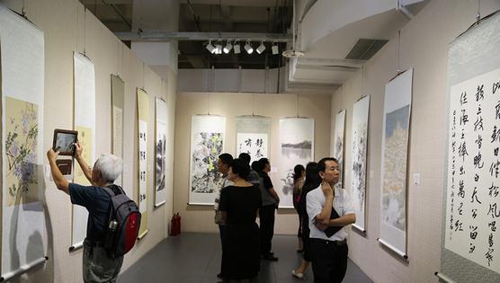 ����ֱ�������ھ��ٰ���ף����65�����黭��Ӱչ