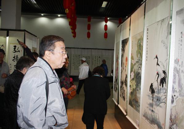 ��������оٰ������黭��Ʒչ