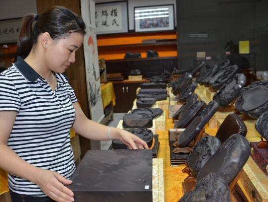 �㶫����ٰ조�ⶼʮ�ꡱ����ɾ�չ