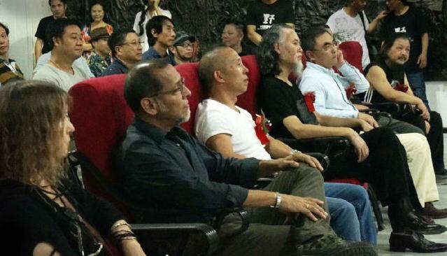 �й���Ұ������Ⱥ��Ա��Ʒ����չ�ڶ����ھ���Ļ