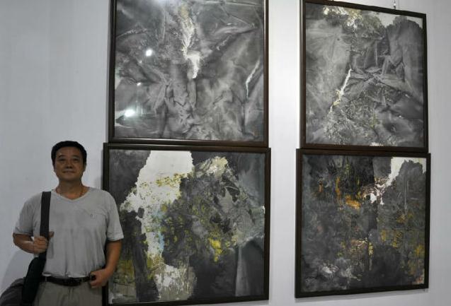 �й���Ұ������Ⱥ��Ա��Ʒ����չ�ڶ����ھ���Ļ