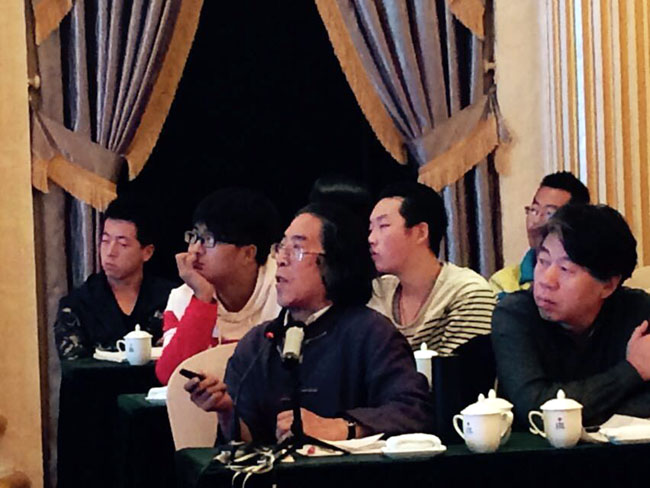 中国美协理论委员会副主任刘曦林发言