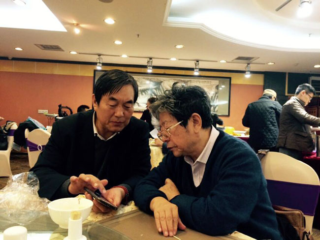 于志学先生与甘肃画院理论部副主任曹文海探讨