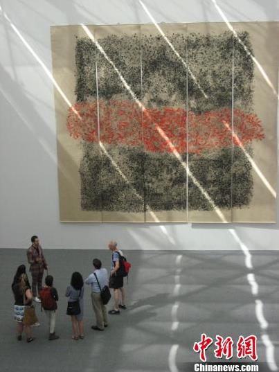 �������������������Ʒ�ڻ�̨ͬչʾ