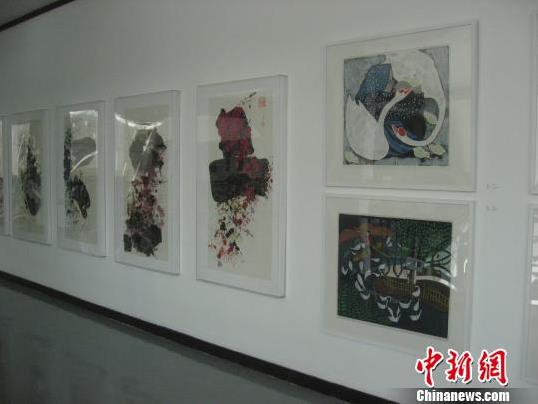 �������������������Ʒ�ڻ�̨ͬչʾ