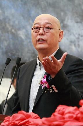 万鼎:用“中国脊梁”扛起“中国梦”