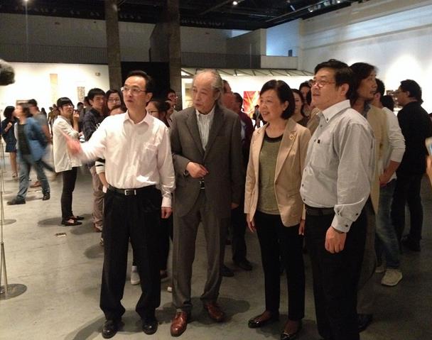 �׽�ȫ���ۺϲ��ϻ滭˫��չ������Ļ