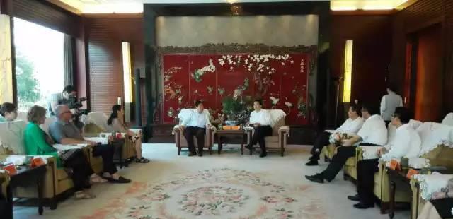 ���������ҽ������ݲɷ�д����