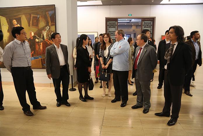 厄瓜多尔外交部长观看第六届北京双年展