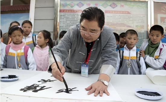 “军民融合铸辉煌 携手共圆书画梦”知名书画家走进革命圣地西柏坡