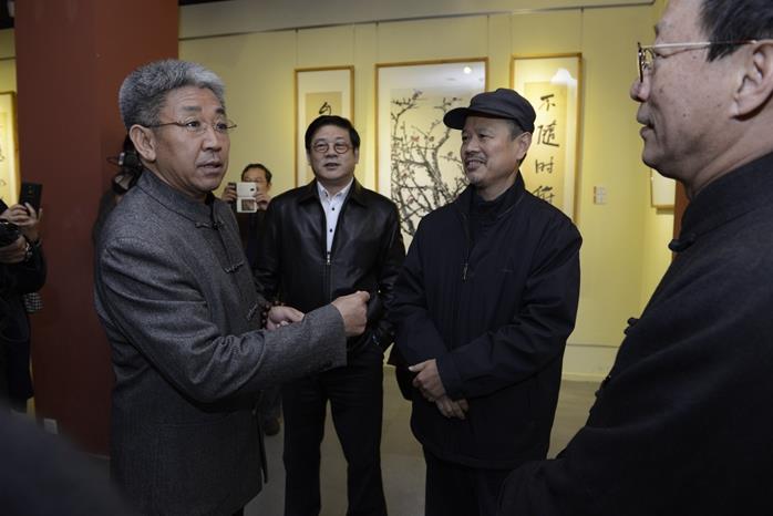 ����ѰԴ�q��īн�� ����ʯ��Ʒչ�ھ���Ļ