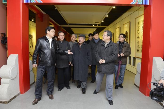 ����ѰԴ�q��īн�� ����ʯ��Ʒչ�ھ���Ļ