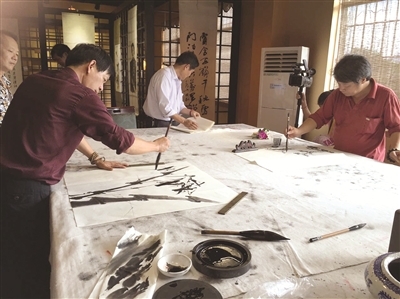 ���¸������������� �����ֻ���Ʒչ����