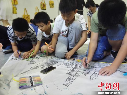 �����ڡ���˹���а��������Ļ�����չ���ڿ�Ļ