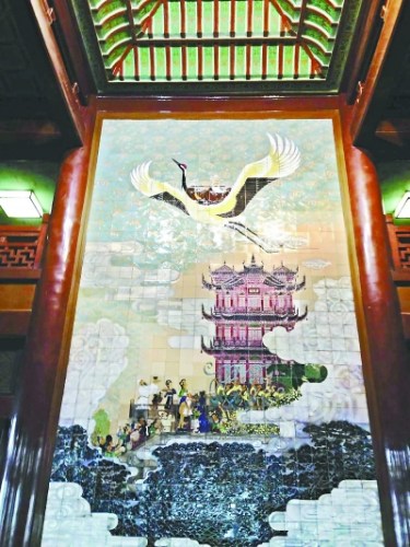 黄鹤楼壁画作者三十年后再登楼 难释武汉情结