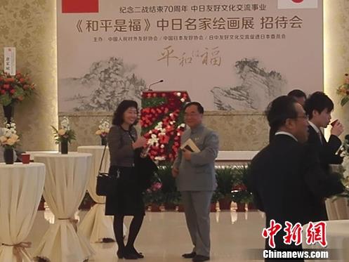 ����ƽ�Ǹ����������һ滭չ��Ļ