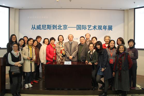 ����������������˹����������˫��չ