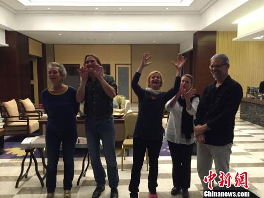 ��һ��һ·���е���������Ʒ��չ�ൺ��Ļ