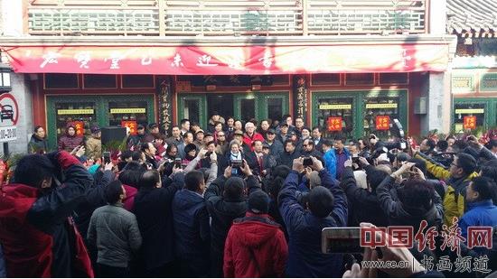 �걦����δӭ���黭��Ʒչ������������Ļ