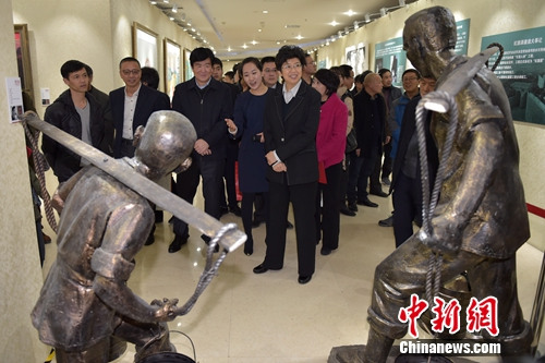 ����������������Ʒչ�ھ���Ļ