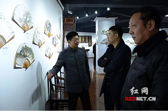 �����黭�ڶ�������չ��ɳ��Ļ