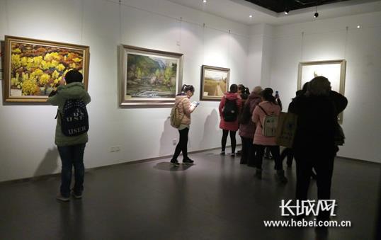 �ӱ�ʦ���Ͻ����黭Ժ�ٰ�������黭չ