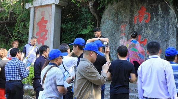 ���ڽ����黭��̽�Ķ��츣��Ѱ�Ҵ������