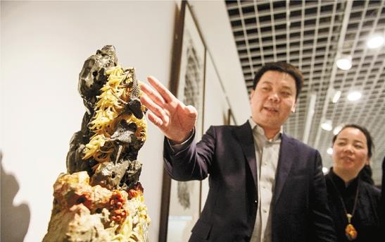 �������١���ʯ�黭ӭ��չ��Ļ