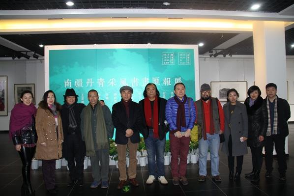 ����˿·ī���Ͻ����Ͻ�����ɷ��黭�㱨չ