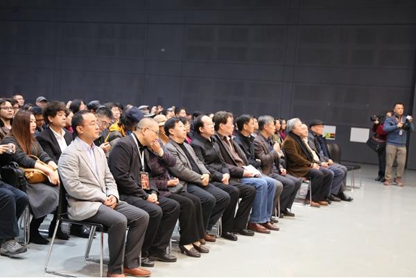 �����ȫ������������Ʒչ��¡�ؿ�Ļ