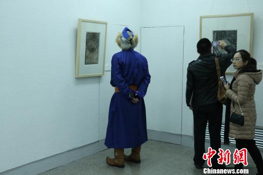 �ɹ�������ͭ�滭��ͼ���������ڰ��չ