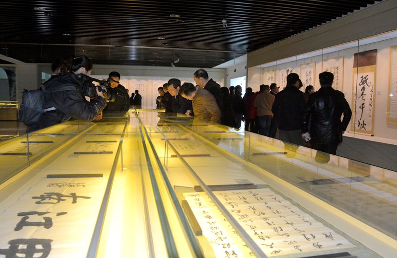 ��ֽ����ݿ�����ʽ�ڰ�������¡�ؾ���