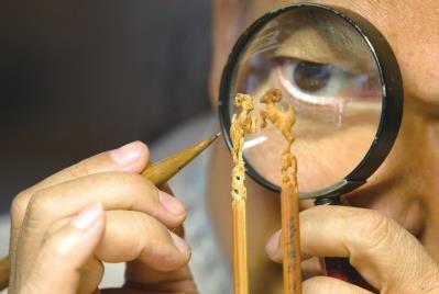 ̨������΢������С�� ������Ŵ󾵲ſ���(ͼ) 