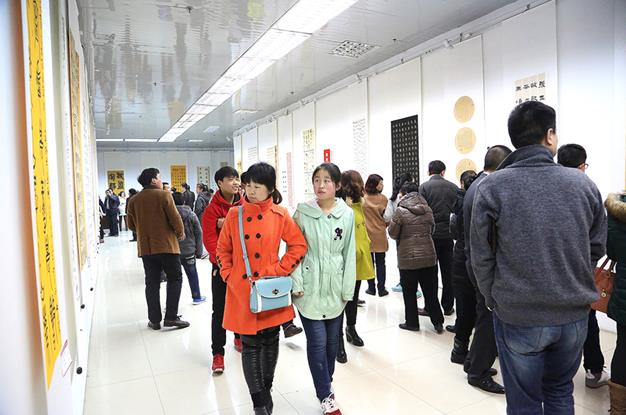 ɽ������ӭ�´��黭��Ʒչ��ʷ׳�