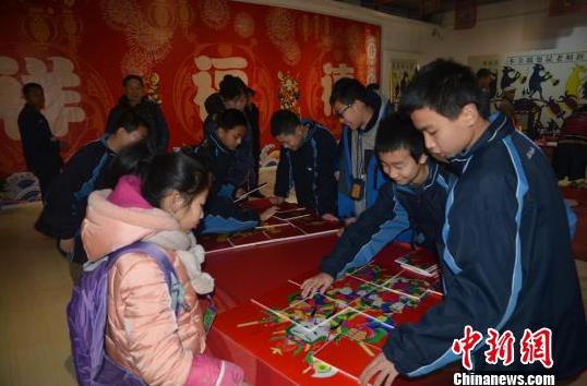 ���ϳ�ɳ�ٰ��껭������̲ͷ�껭��չ