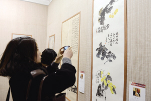 ���գ�������Ů�黭����Ʒ����չ