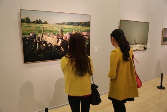 �½�����ʮ��ع�չ���й������ݾٰ�