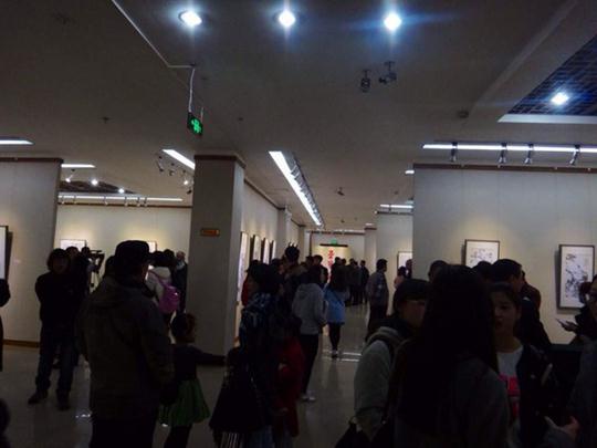 ��������������������Ʒչ�����ٱ�ի���ͺ��طֵ꿪Ļ