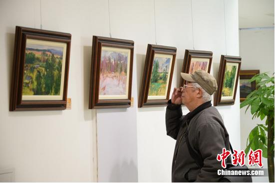 �������Ķٺӡ�����˹��Ʒ�ͻ�չ�ڱ�����Ļ