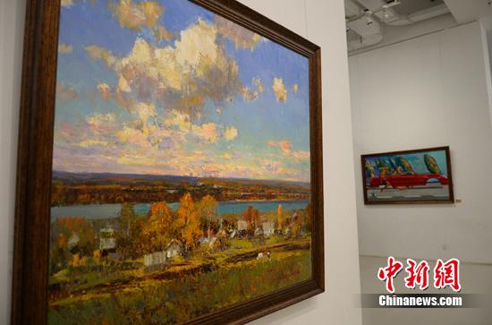 �������Ķٺӡ�����˹��Ʒ�ͻ�չ�ڱ�����Ļ