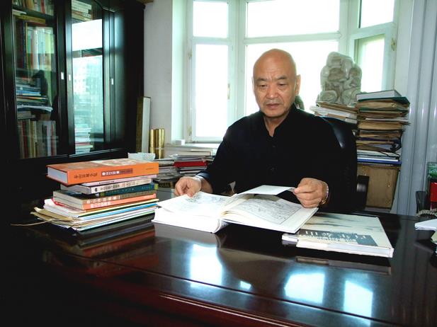 中南海画册编辑委员会主任,西苑出版社原社长、总编辑,中国水墨艺术研究院院长杨宪金