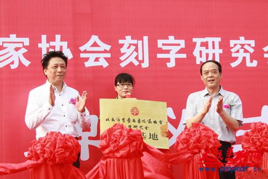 �����з�̨���׽���Э����������Ʒչ��Ļ����ͼ��