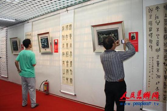 �����з�̨���׽���Э����������Ʒչ��Ļ����ͼ��