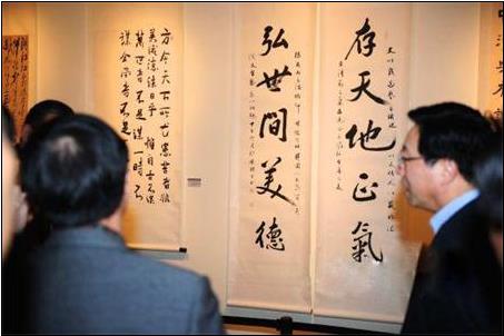 ���ڵ�ʮ���黭׭��չ��Ļ