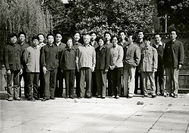 中国画研究院第一届中青年人物画创作研究班全体与叶浅予先生合影