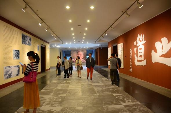 ���֮�����������䵮��������Ʒչ